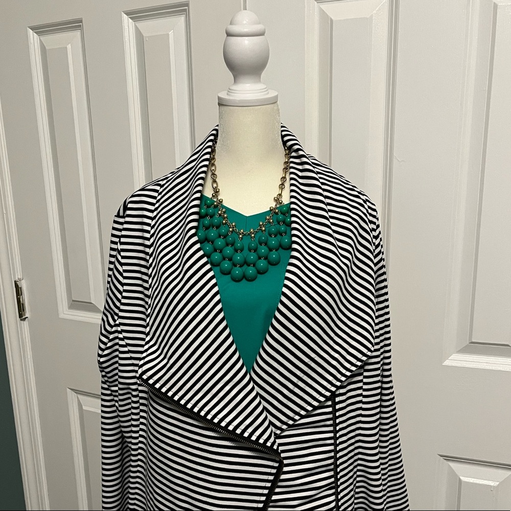 Green Stella and dot statement necklace